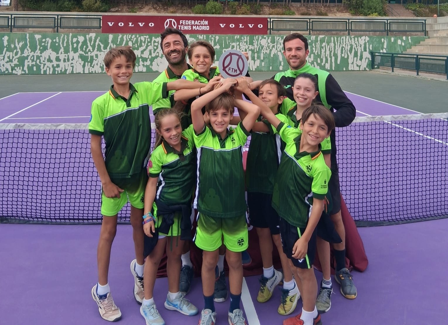 Equipo del club con trofeo